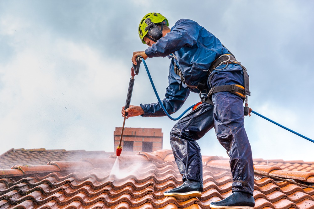 Worker,Washing,The,Roof,With,Pressurized,Water